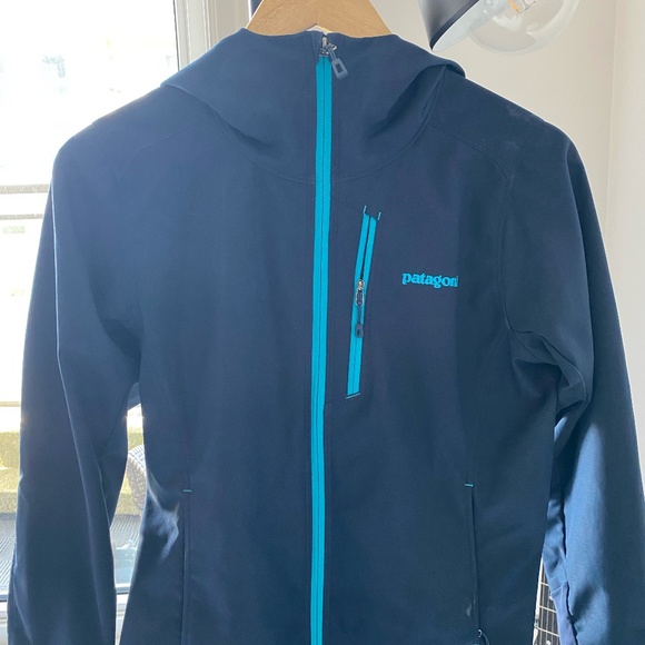 SPRING/SUMMER PATAGONIA HOODED JACKET - Picture 1 of 4